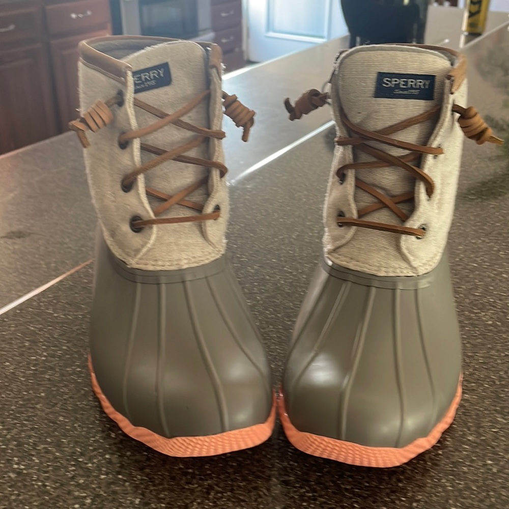 7.5 Sperry duck boots